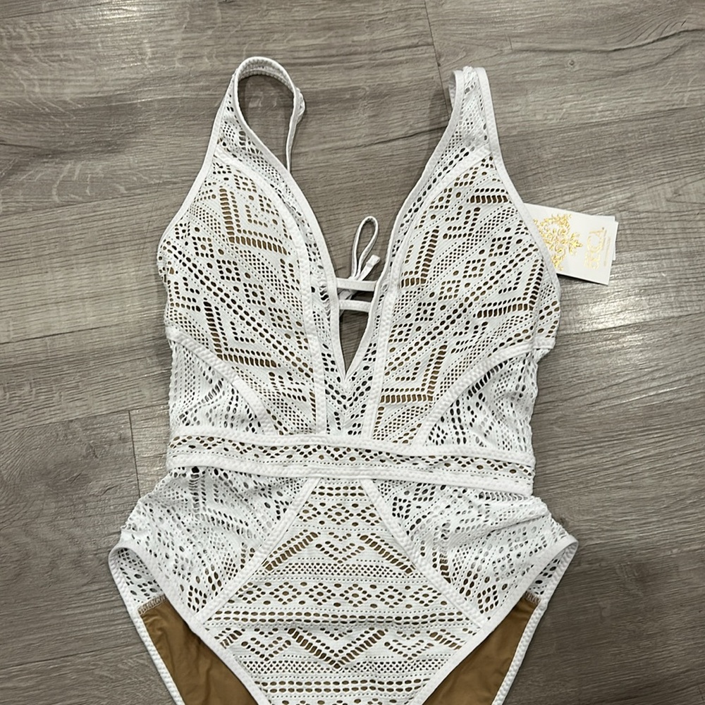BECCA | COLOR PLAY 1PC PLUNGE - Picture 4 of 11